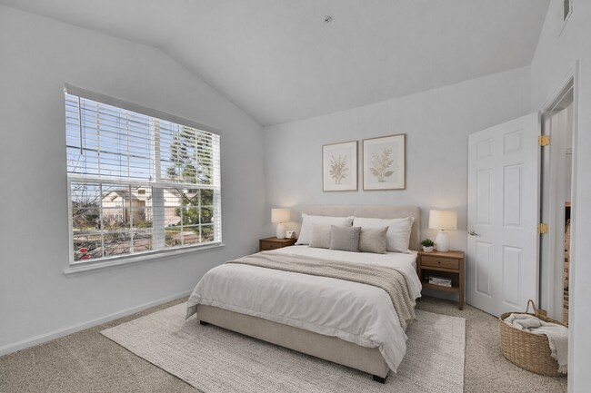 Building Photo - $1,845.95- 2 Bed, 2 Bath Condo in Aurora with AC and In Unit Laundry!