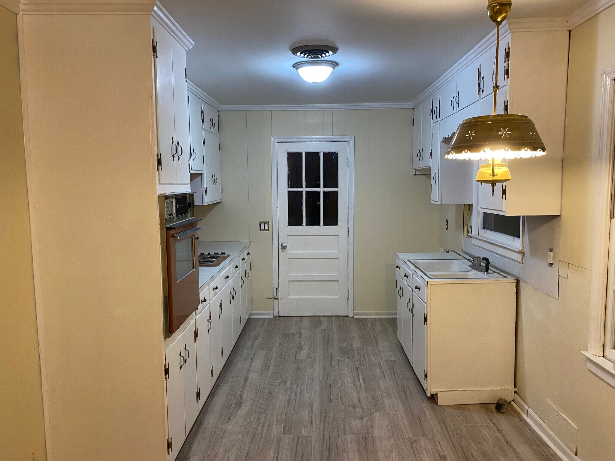 Building Photo - 374 E Monroe Ave