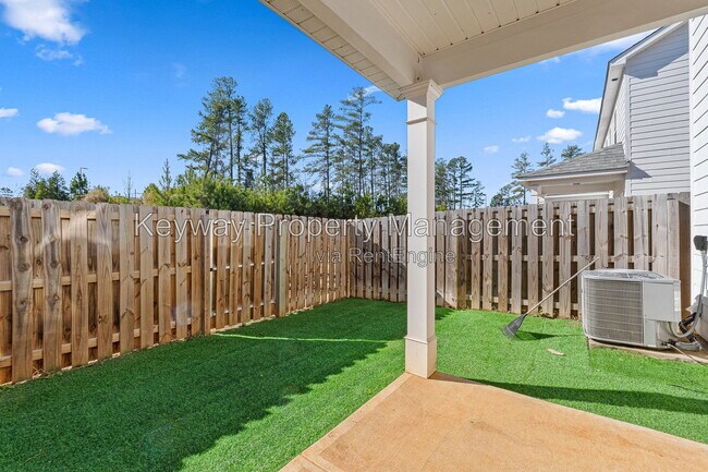 Building Photo - 331 Sumac Trail