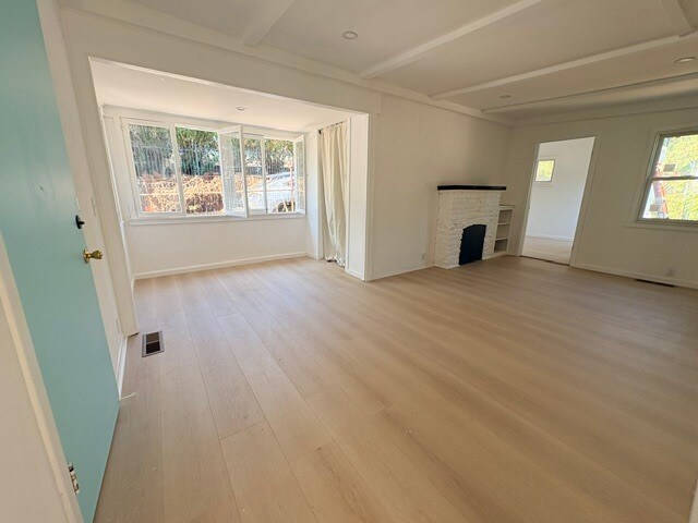 Living room - 9322 Franklin St