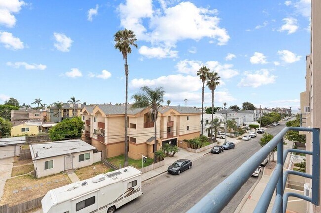 Building Photo - 270 Dahlia Ave