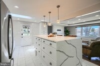 Building Photo - 520 White Oak Dr