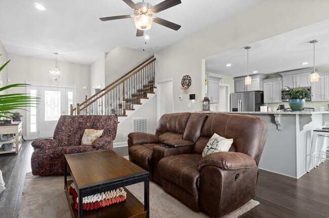 Building Photo - 784 Crestone Ln