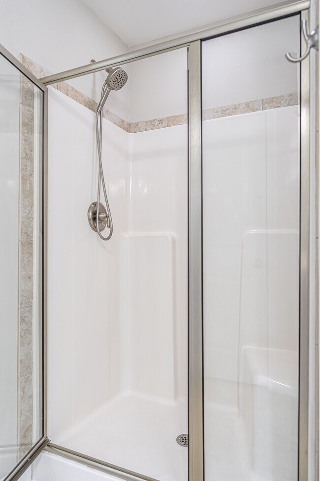 Building Photo - 135 Almond Dr