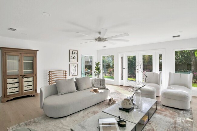 Building Photo - 380 S Church St