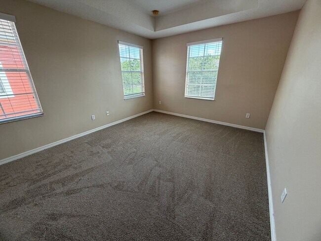 Building Photo - 9434 Silver Buttonwood St