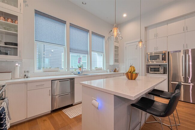 Building Photo - 2608 Rusk St