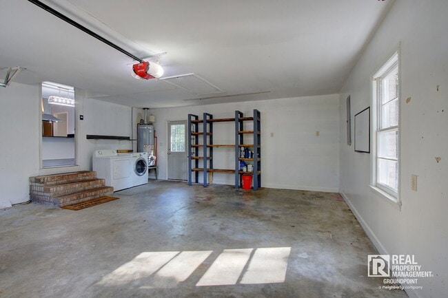 Building Photo - 209 Chucker Dr