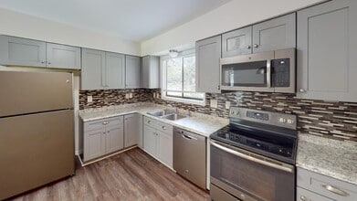 Building Photo - Updated 3 bed 2 bath in the tree lined Bir...