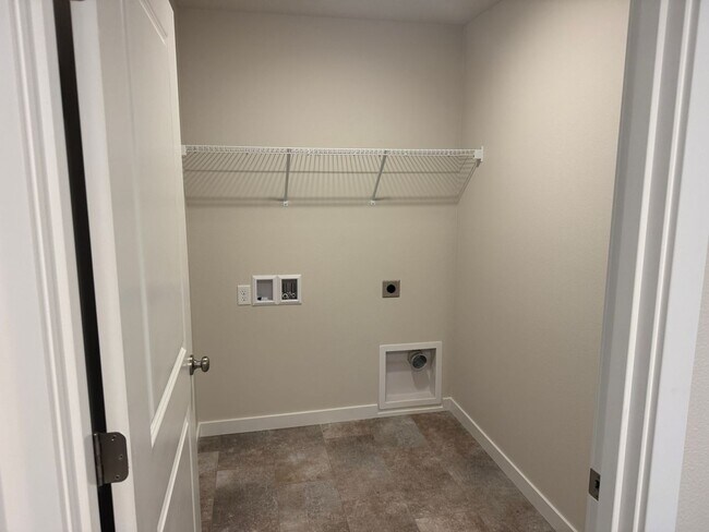 Building Photo - Spacious 3 Bedroom – Move-In Ready Brand n...