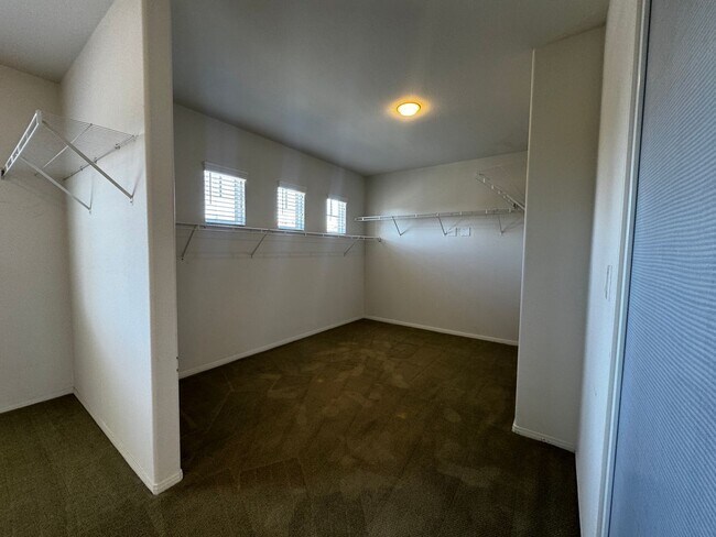 Building Photo - Spacious Temecula House with Bedroom and Bathroom on first floor!