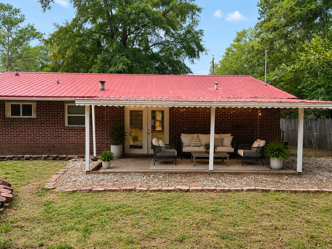 Building Photo - 1012 Rosewood Dr