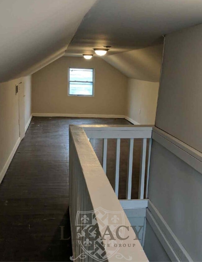 Building Photo - 1976 Loney Dr