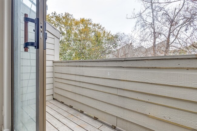 Building Photo - 1643 S Kirkwood Rd