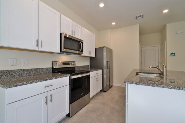 Building Photo - Venetian Bay 3BR 2.5BA Townhome For Rent