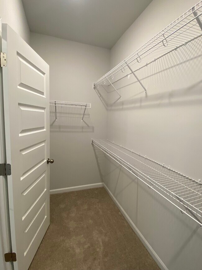 Building Photo - 3336 Mid Summer Ln