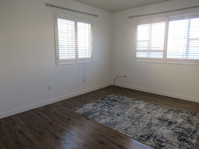 Building Photo - Gorgeous Westside 3 bd Twin Home