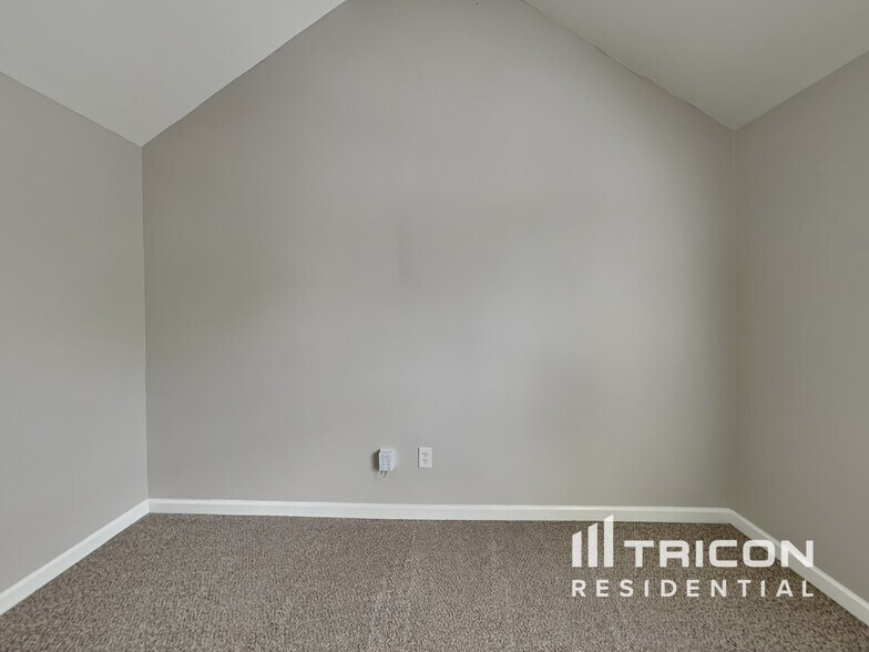 Building Photo - 526 Tansy Dr