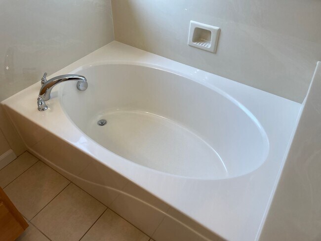 Building Photo - NICE TWO STORY HOME IN WEST ROSEVILLE