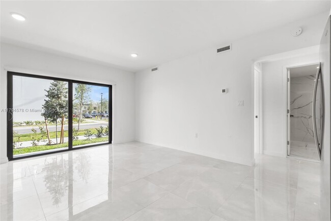 Building Photo - 14530 SW 261st Terrace