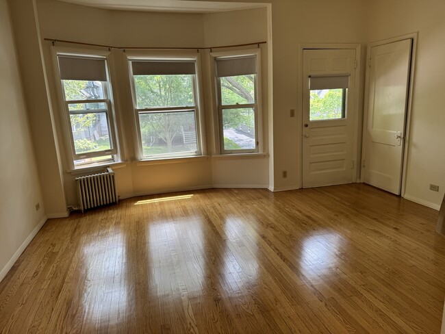 Building Photo - 1462 Wilmette Ave