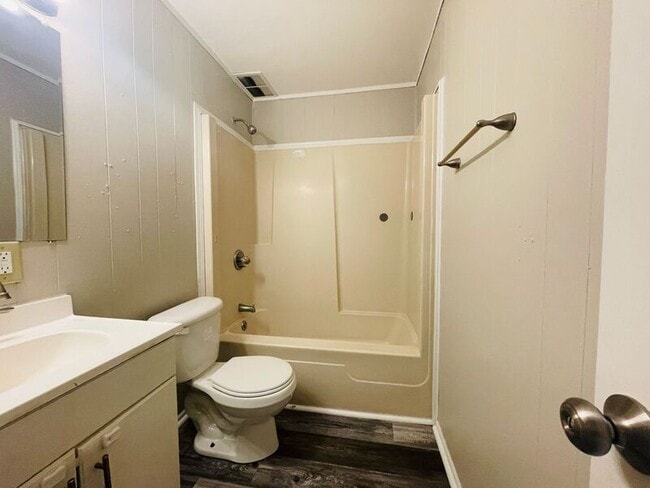 Building Photo - 225 SE 121st Rd