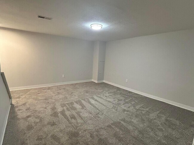 Building Photo - 2846 Avati Dr