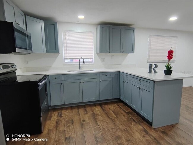 Building Photo - 1103 33rd Ave W