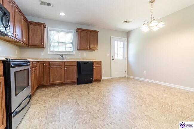 Building Photo - 134 Twin Lakes Dr