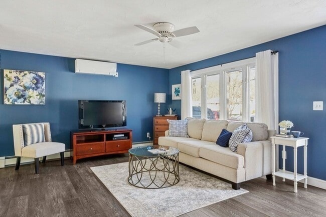 Building Photo - 23 Bradford St