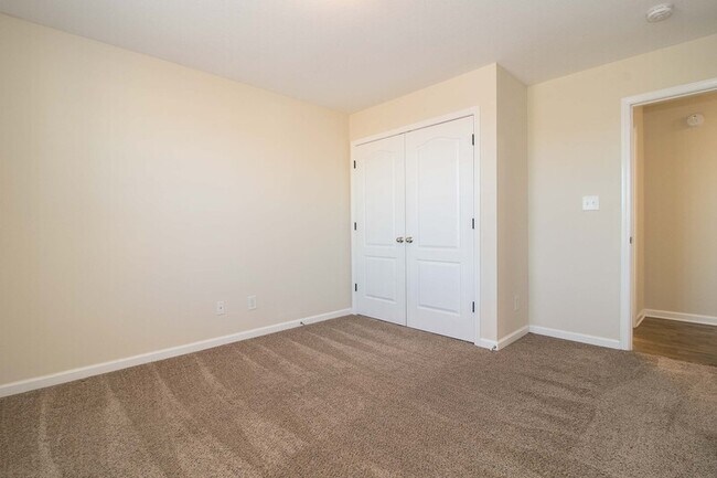 Building Photo - 992-C S Ash Ridge Dr