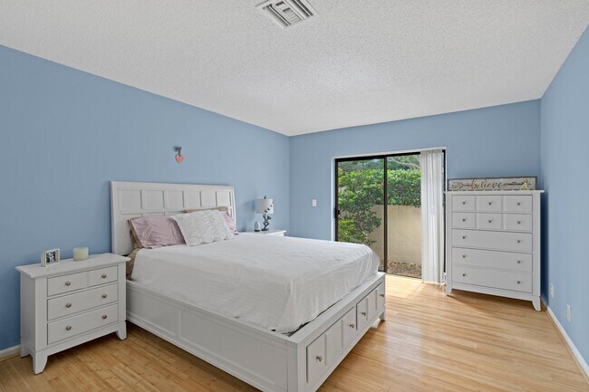 Building Photo - 3130 Kingswood Terrace