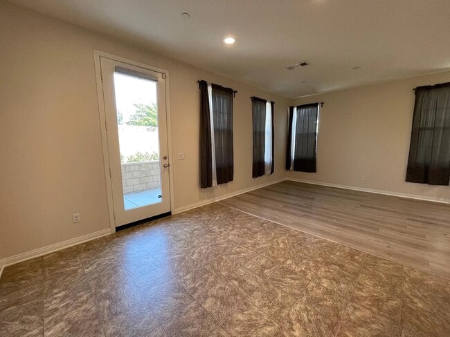 Building Photo - 6943 E Riverside Dr