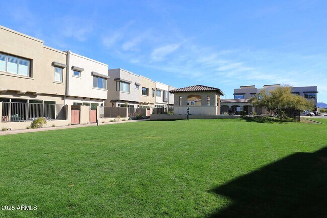 Building Photo - 7320 E Vista Bonita Dr