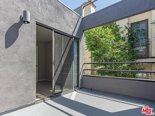 Building Photo - 1610 Camden Ave