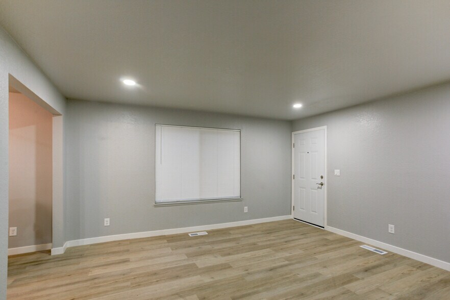 Building Photo - 1806 W 21st Ave