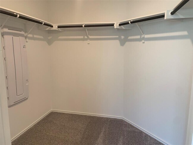 Building Photo - 530 Jack Ryan