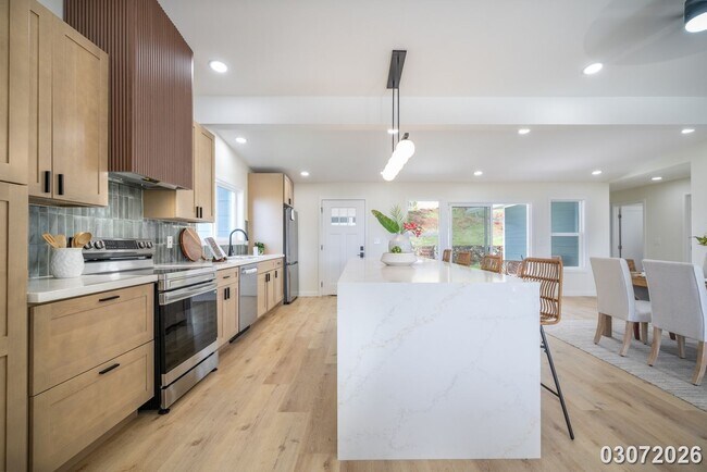 Building Photo - Fully Remodeled, Rarely Available 3BR/2BA/2PKG in Orchard Hills, Aeia Heights
