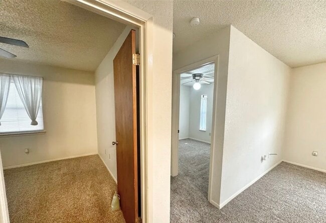 Building Photo - 1291 Edgewater Falls