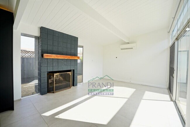 Building Photo - 18 Anchorage Ct