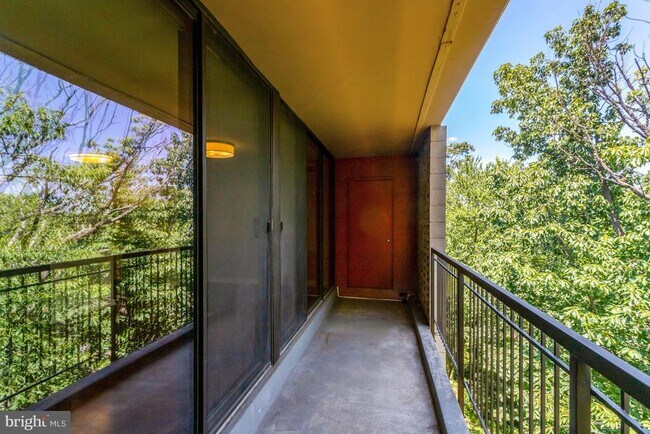 Building Photo - 4 S Van Dorn St
