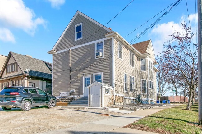 Building Photo - 17 S 4th Ave