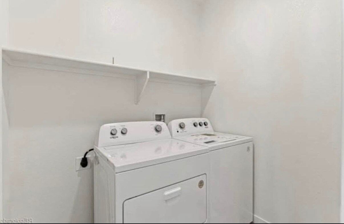 Building Photo - 9911 Cathay St