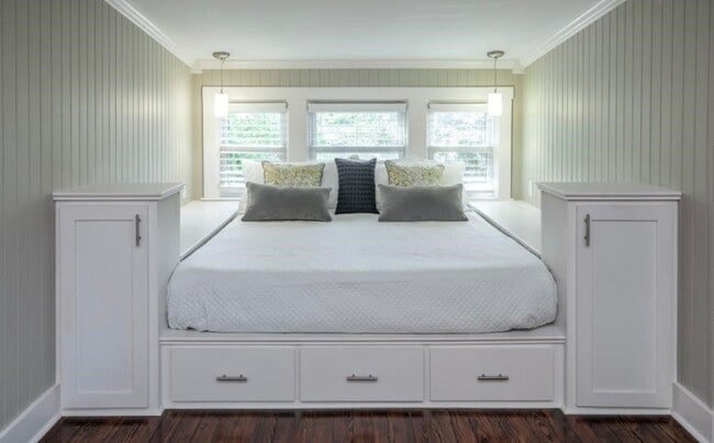 Building Photo - Gorgeous Renovated Highlands Bungalow – Av...