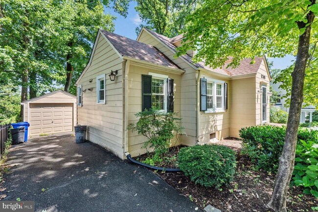Building Photo - 5203 Elsmere Ave