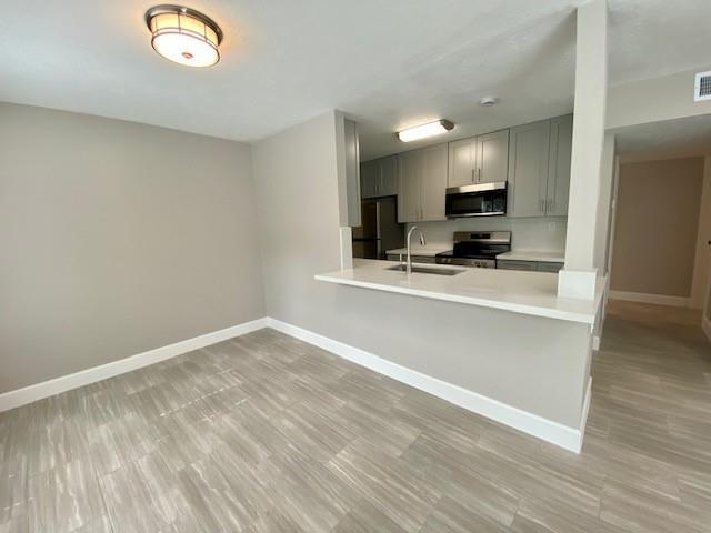 Building Photo - 2121 Fountain View Dr
