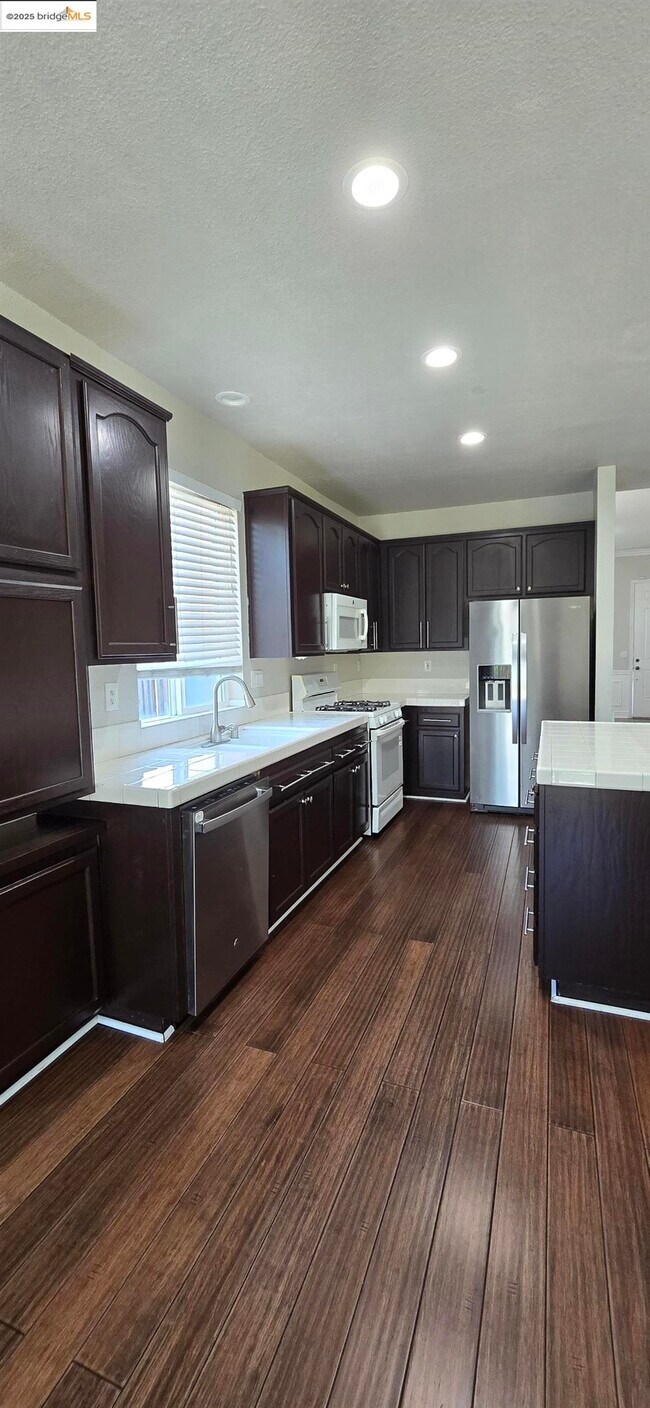 Building Photo - 462 Windwood Dr