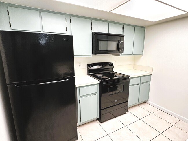 Building Photo - 631 Ridge Club Dr