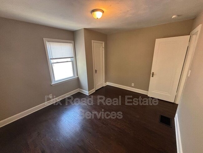 Building Photo - 1862 Ashbrook Dr