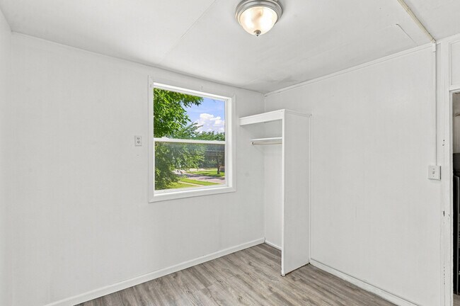 Building Photo - 904 Willsie Ave